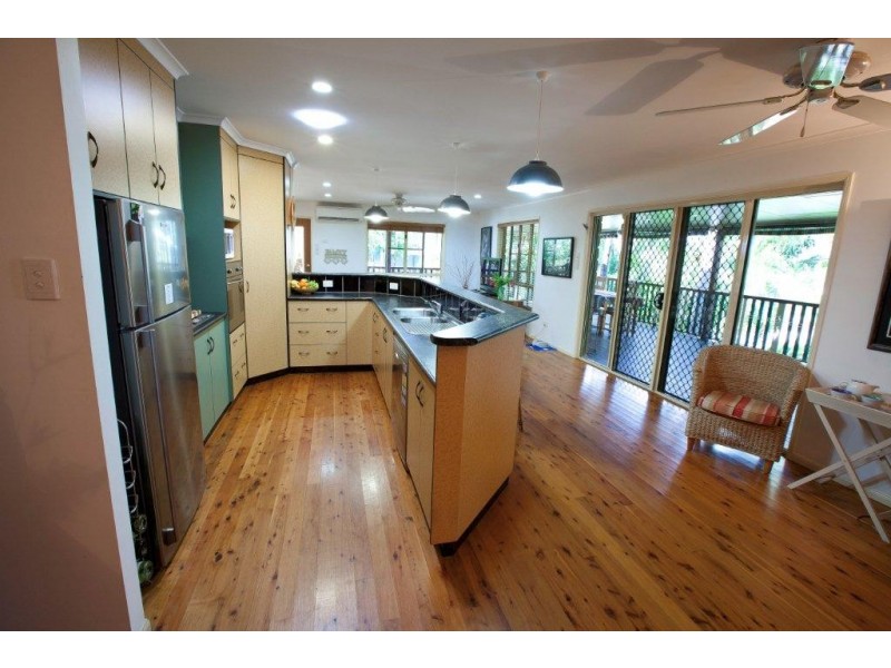 17 Hillcrest Street, Eimeo QLD 4740