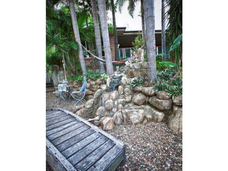 17 Hillcrest Street, Eimeo QLD 4740