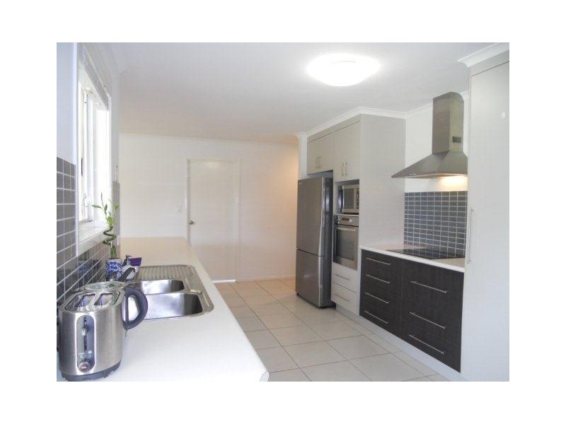 26 Border Street, Glenella QLD 4740