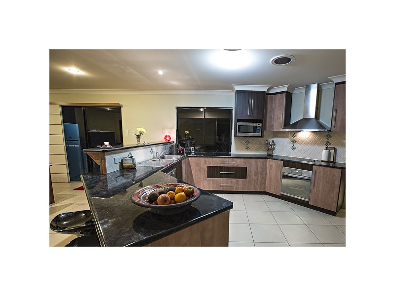 15 Cooper Court, Rural View QLD 4740