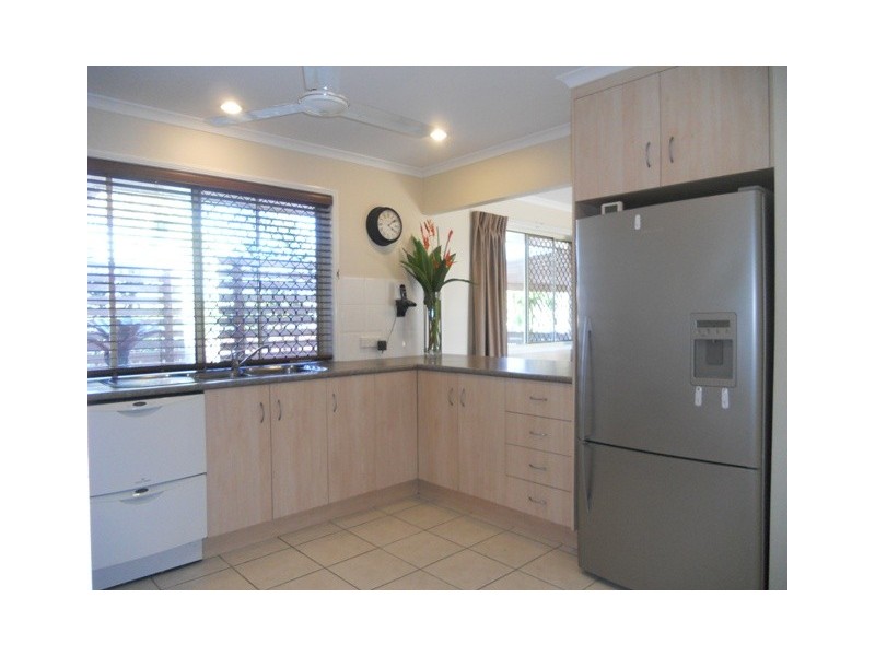 8 Schnapper Court, Andergrove QLD 4740