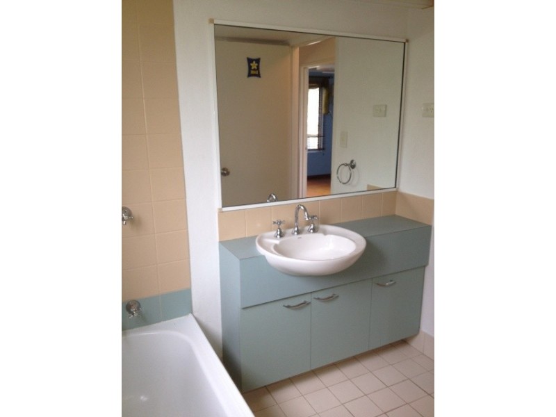 Unit 1, 18 Beach Road, Dolphin Heads QLD 4740