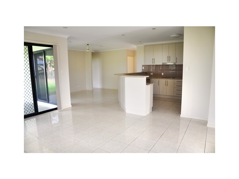 1 Lakeview Drive, Beaconsfield QLD 4740