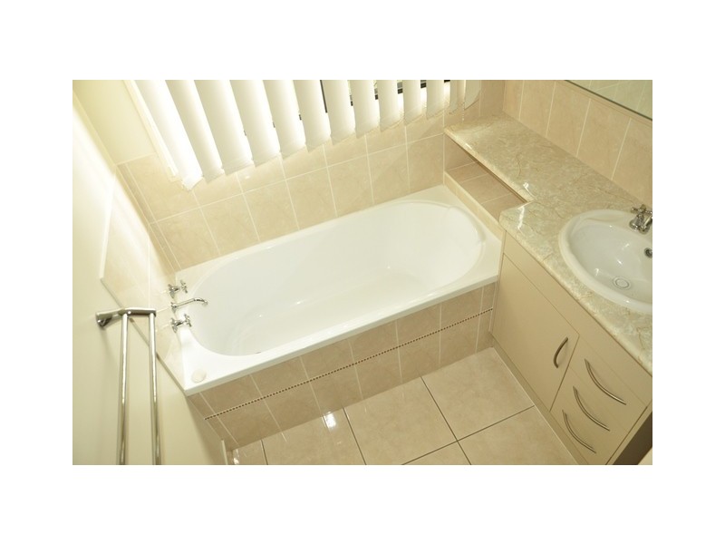 1 Lakeview Drive, Beaconsfield QLD 4740