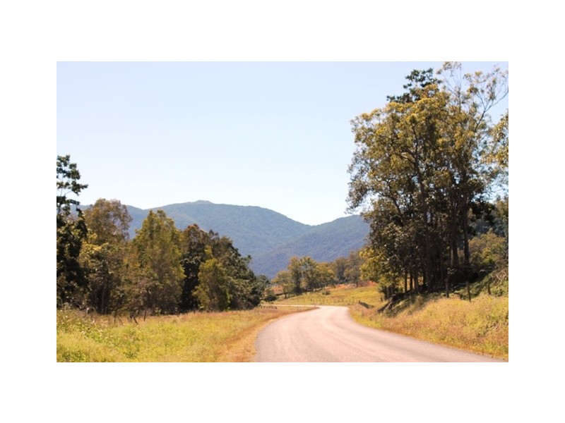 14 Thurgoods Road, Finch Hatton QLD 4756