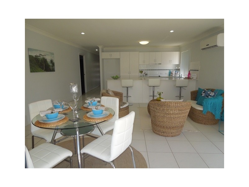 8 Crestview Crescent, Bucasia QLD 4750