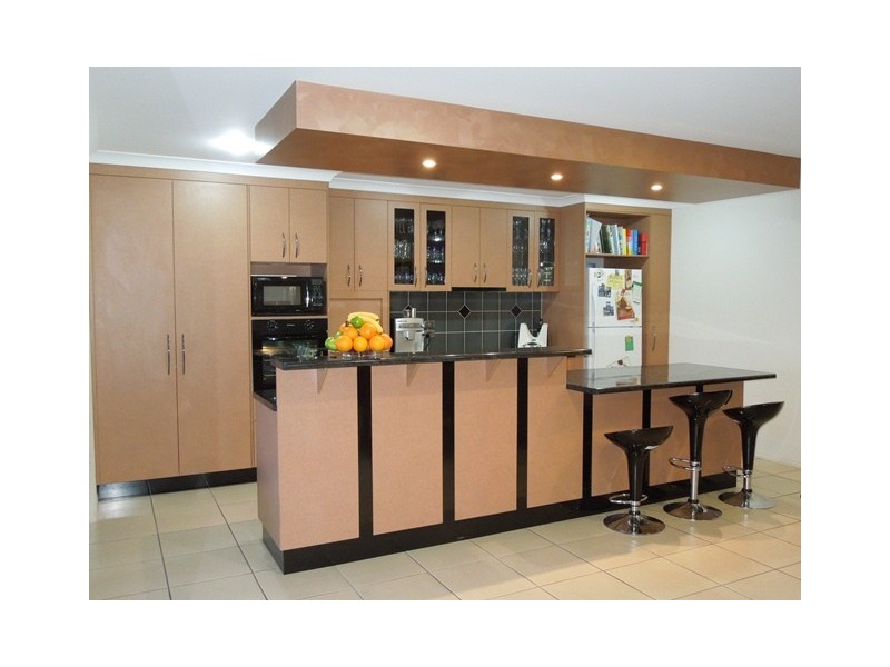 8 Pavillion Court, Glenella QLD 4740