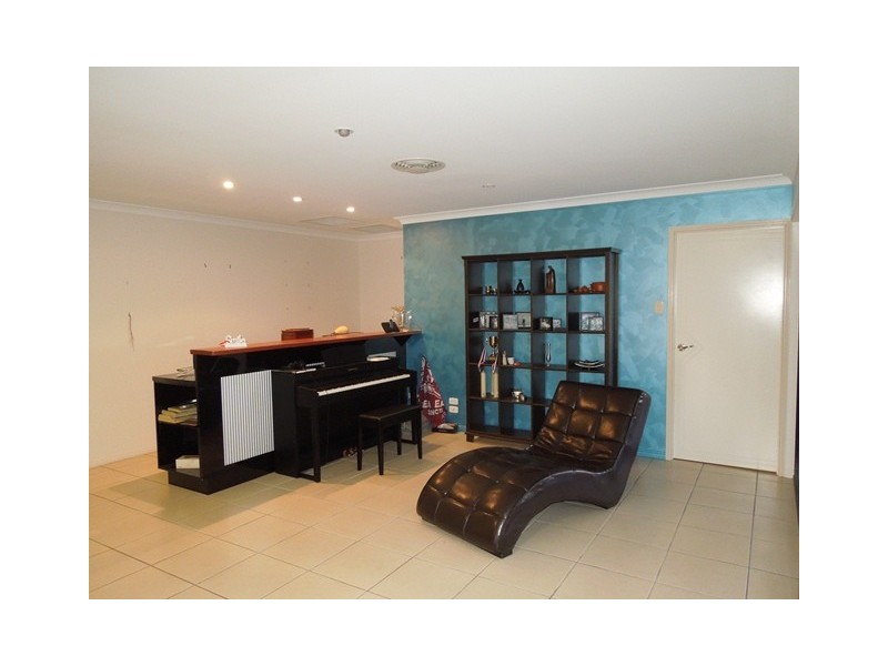 8 Pavillion Court, Glenella QLD 4740