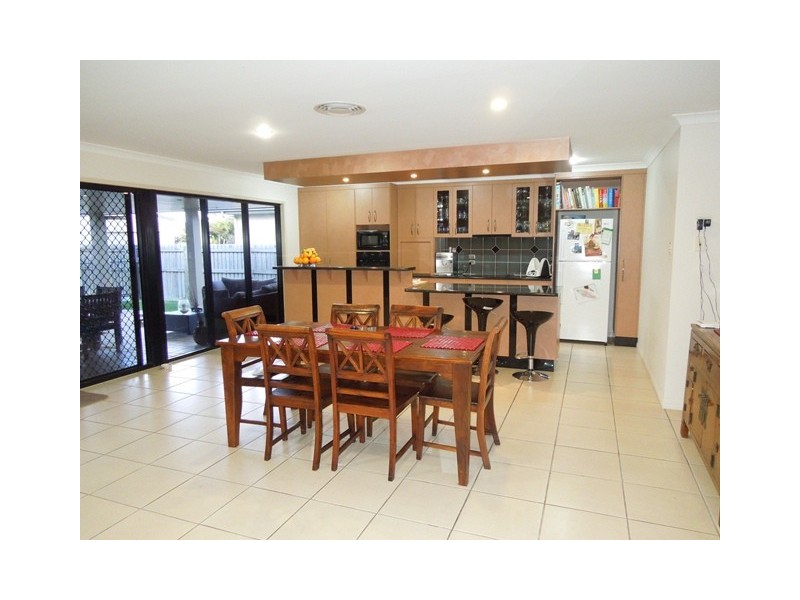 8 Pavillion Court, Glenella QLD 4740