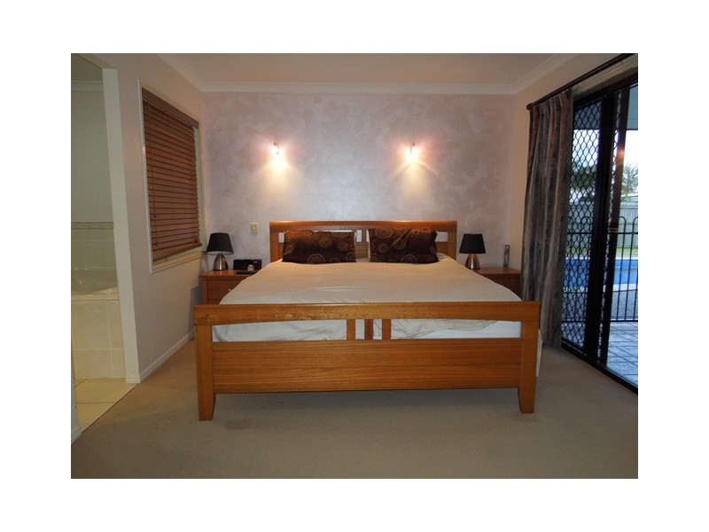 8 Pavillion Court, Glenella QLD 4740