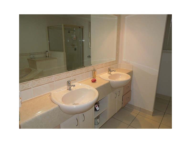 8 Pavillion Court, Glenella QLD 4740