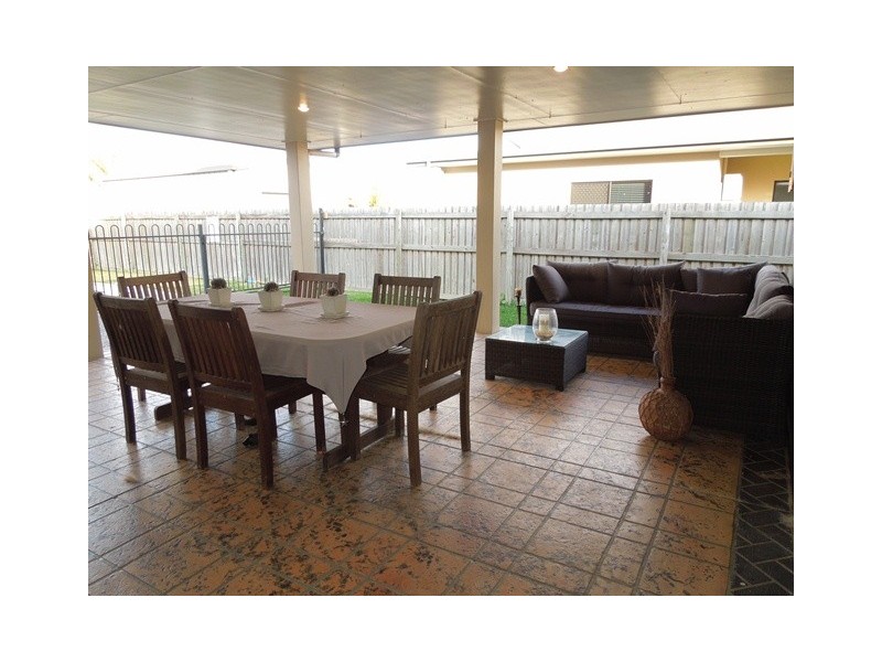 8 Pavillion Court, Glenella QLD 4740