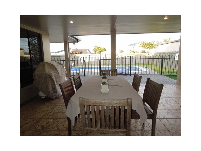 8 Pavillion Court, Glenella QLD 4740