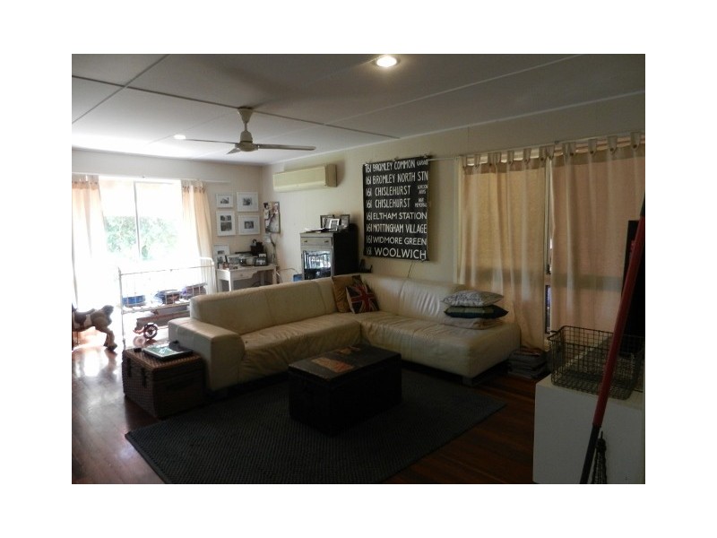 9 Flinders Drive, Moranbah QLD 4744