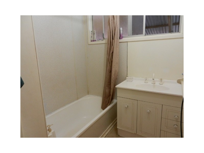 9 Flinders Drive, Moranbah QLD 4744