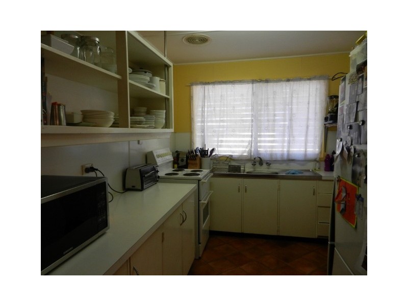 9 Flinders Drive, Moranbah QLD 4744