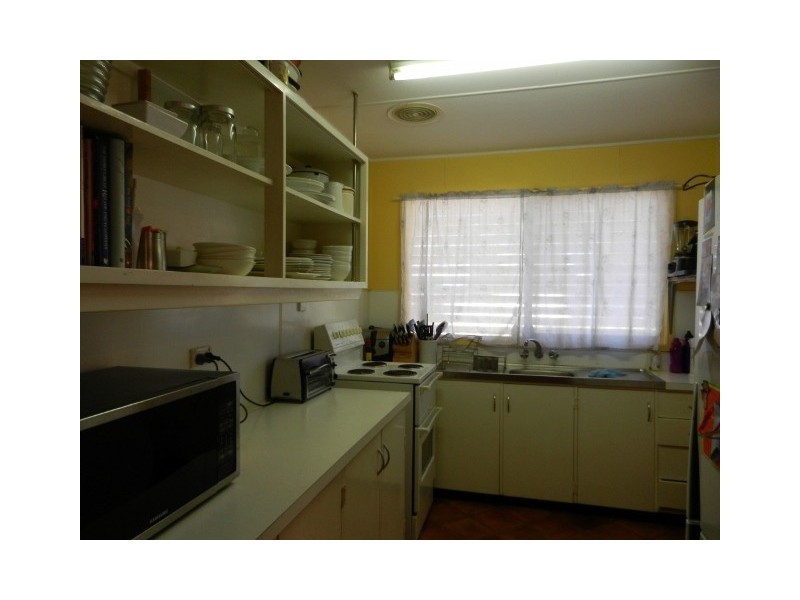 9 Flinders Drive, Moranbah QLD 4744