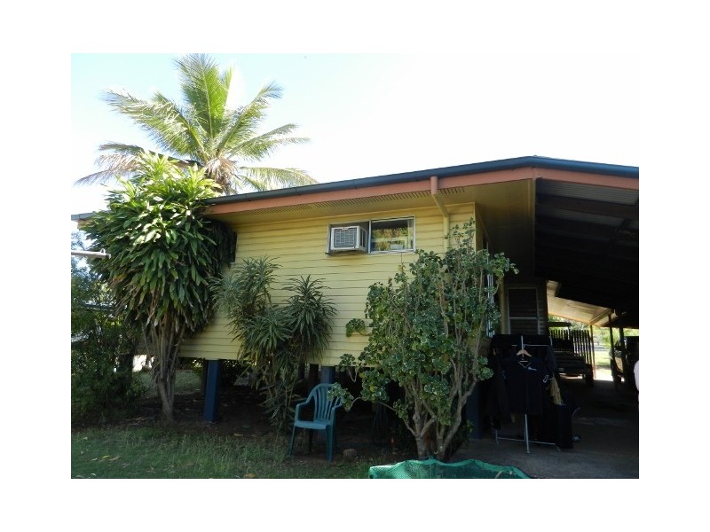 9 Flinders Drive, Moranbah QLD 4744