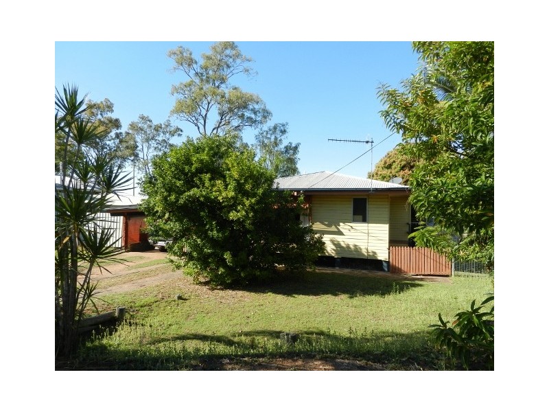 9 Flinders Drive, Moranbah QLD 4744