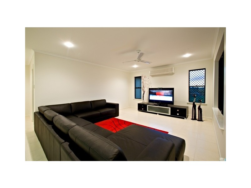 34 Elizabeth Street, Mirani QLD 4754