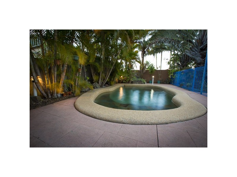 24 Dumfries Court, Beaconsfield QLD 4740