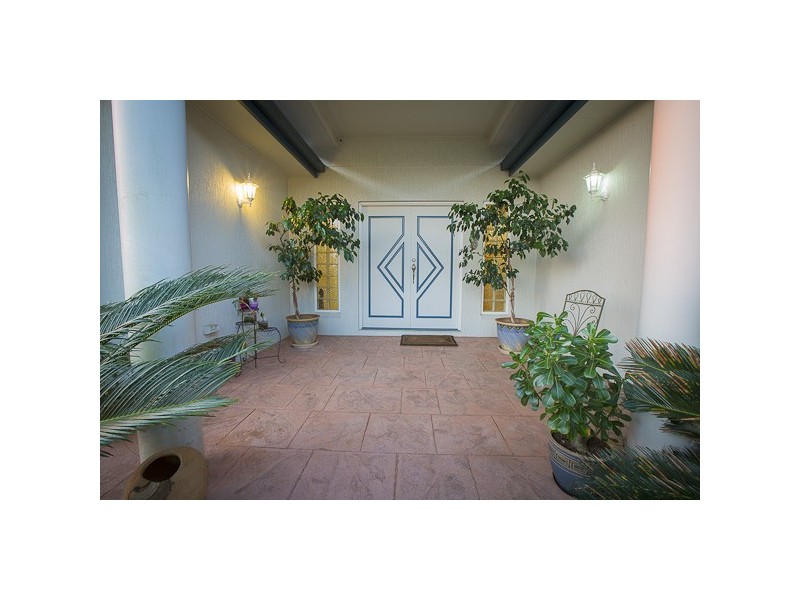 24 Dumfries Court, Beaconsfield QLD 4740