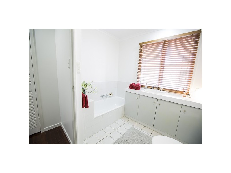 23 Grevillea Drive, Glenella QLD 4740