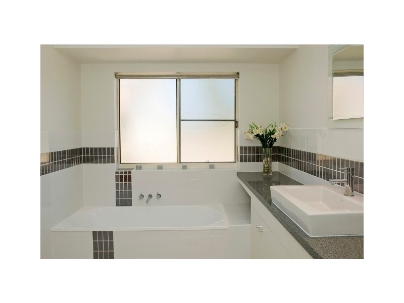 18 Sunrise Place, Blacks Beach QLD 4740