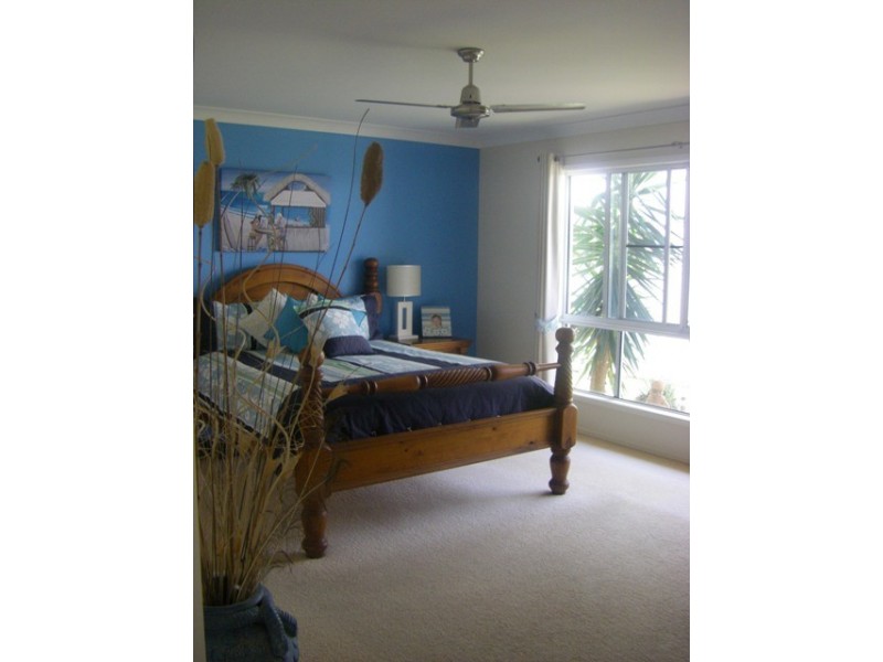 27 Whitehaven Drive, Blacks Beach QLD 4740