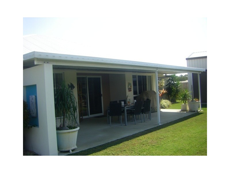 27 Whitehaven Drive, Blacks Beach QLD 4740
