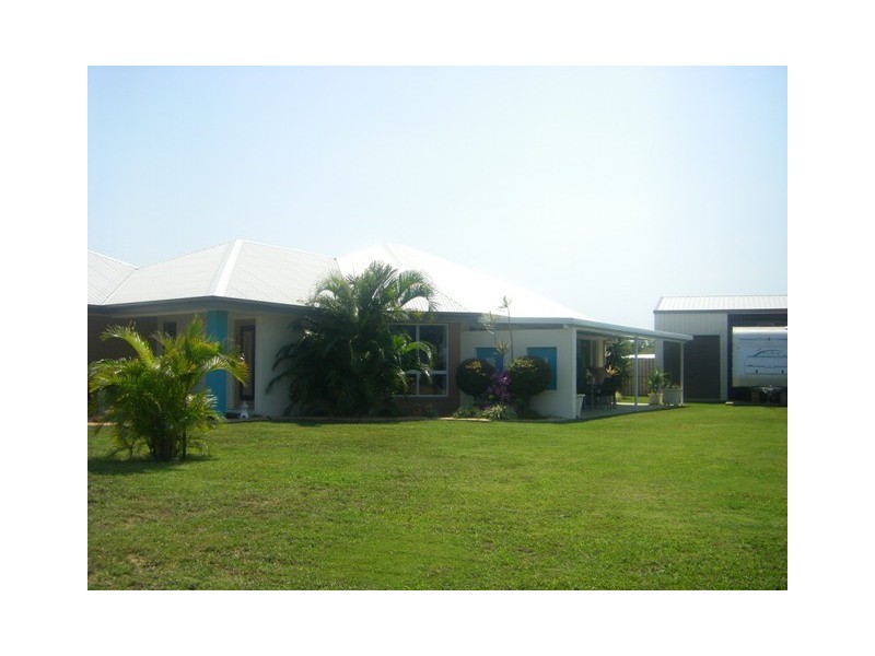 27 Whitehaven Drive, Blacks Beach QLD 4740