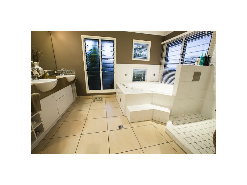 11 Sunrise Place, Blacks Beach QLD 4740