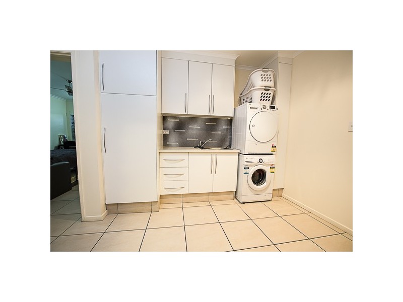 11 Sunrise Place, Blacks Beach QLD 4740