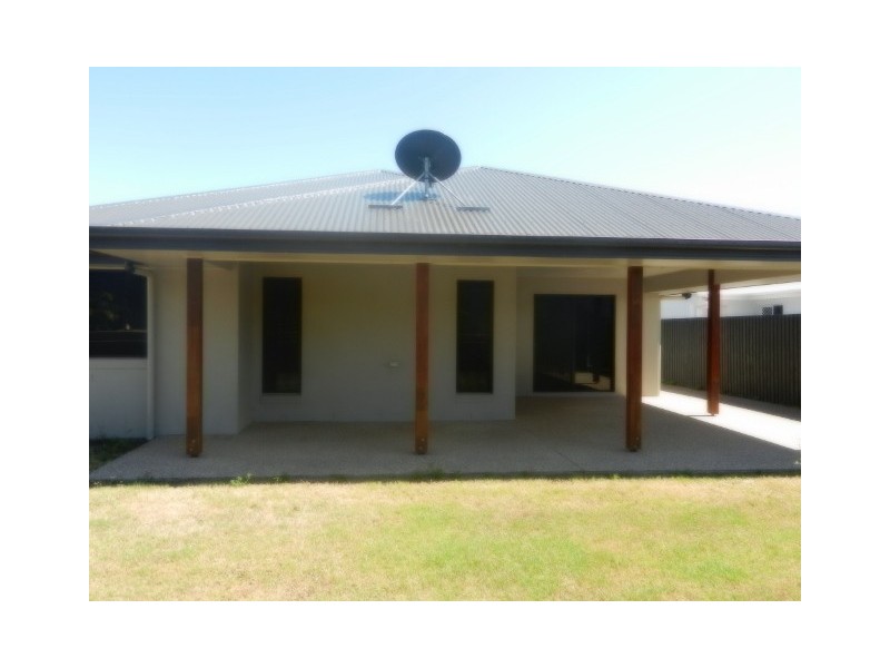 14 HELMSMAN DVE, Shoal Point QLD 4750