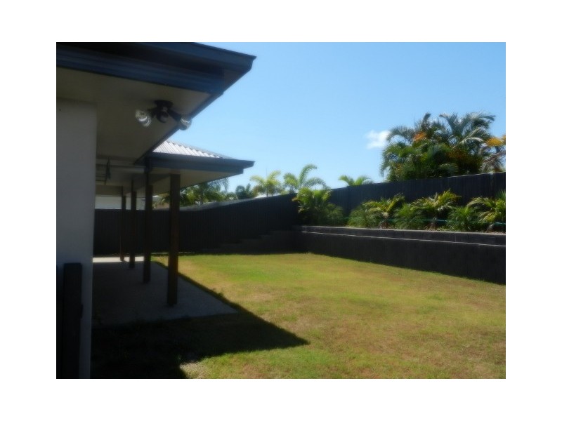14 HELMSMAN DVE, Shoal Point QLD 4750