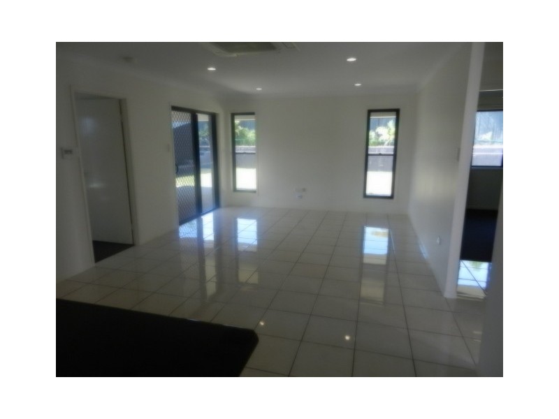 14 HELMSMAN DVE, Shoal Point QLD 4750