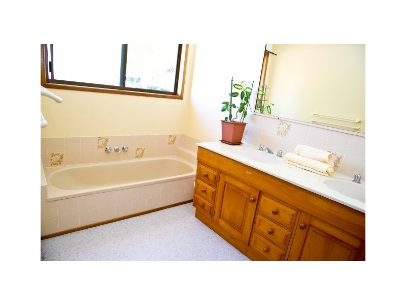 9 Sologinkins Road, Rural View QLD 4740