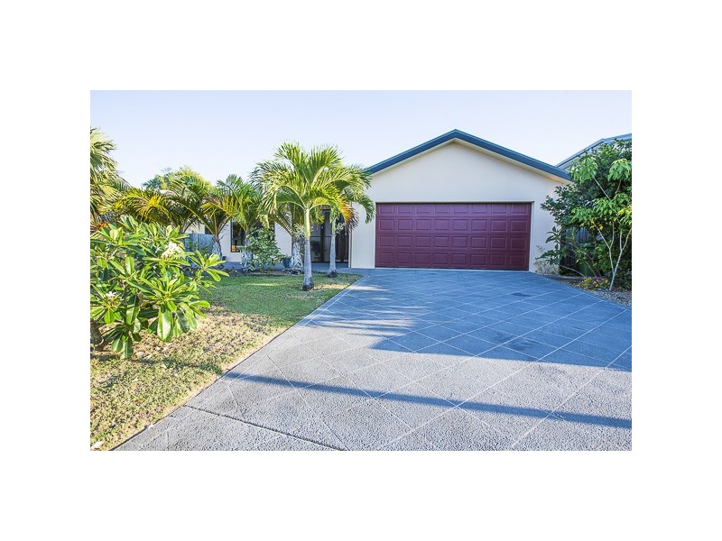 8 Turtle Place, Blacks Beach QLD 4740