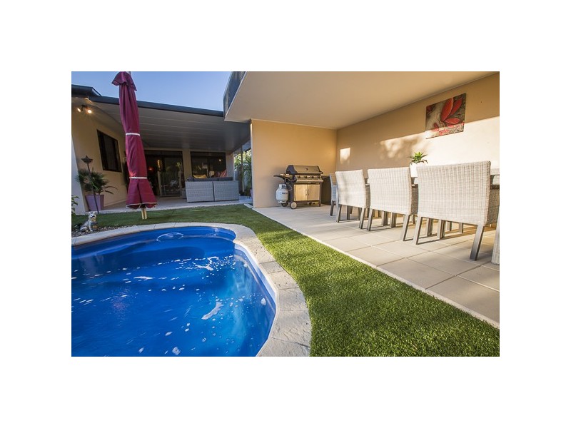 8 Turtle Place, Blacks Beach QLD 4740