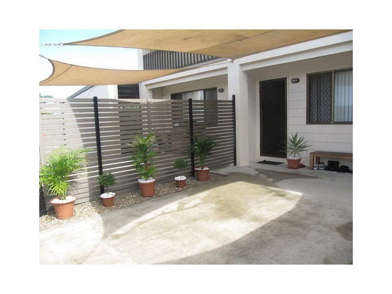 2/1 CUMBERLAND AVENUE, Slade Point QLD 4740