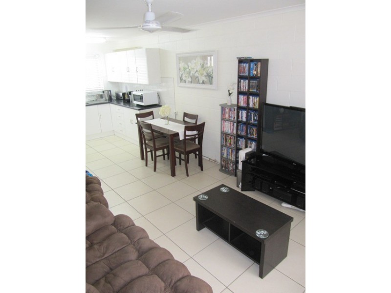 2/1 CUMBERLAND AVENUE, Slade Point QLD 4740