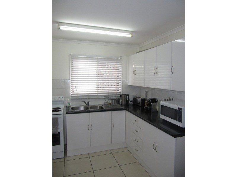 2/1 CUMBERLAND AVENUE, Slade Point QLD 4740