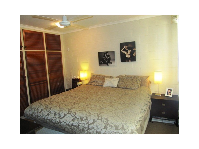 2/1 CUMBERLAND AVENUE, Slade Point QLD 4740