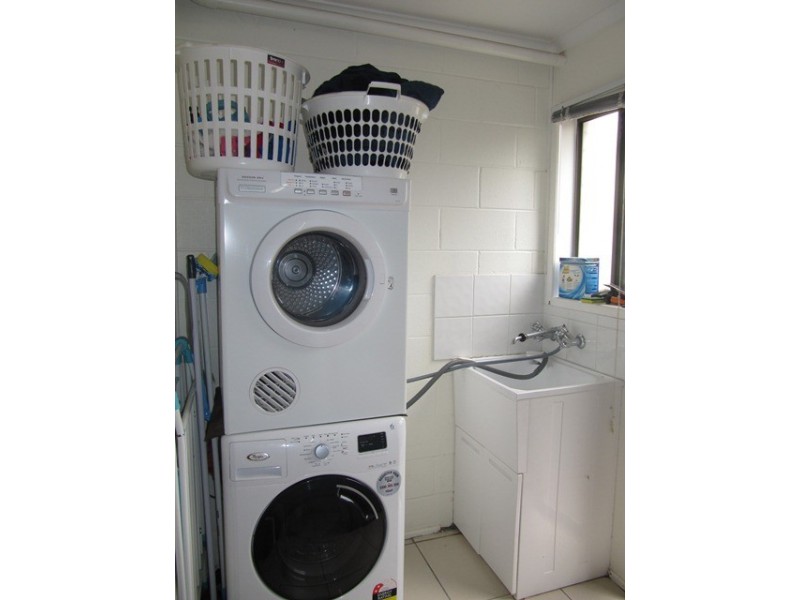 2/1 CUMBERLAND AVENUE, Slade Point QLD 4740