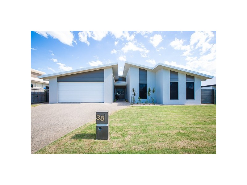 38 Gingham Street, Glenella QLD 4740