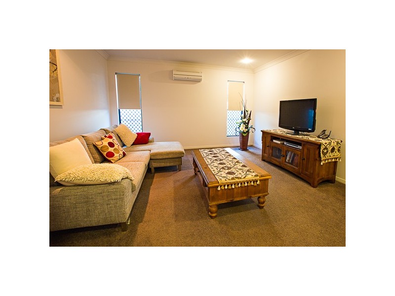 38 Gingham Street, Glenella QLD 4740