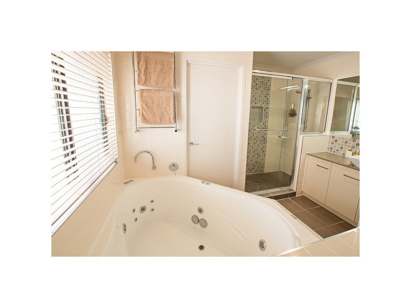 38 Gingham Street, Glenella QLD 4740