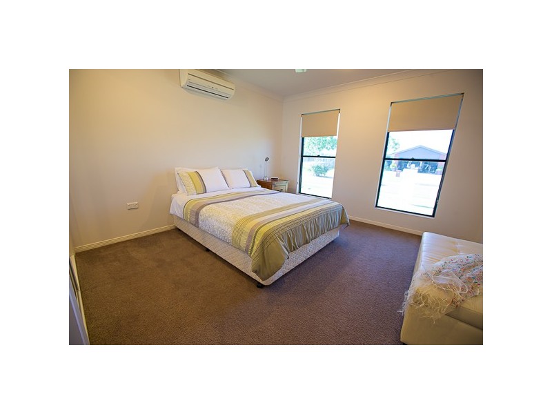 38 Gingham Street, Glenella QLD 4740