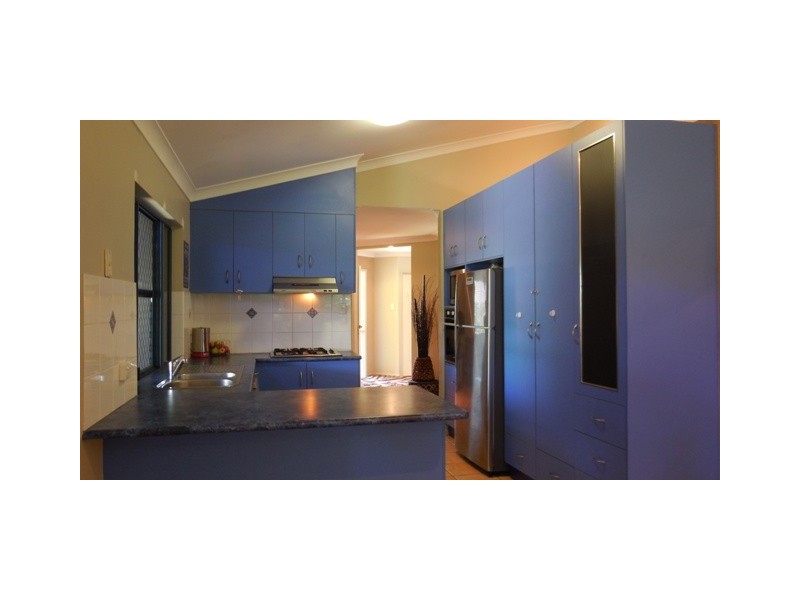 8 Sir Griffith Way, Rural View QLD 4740