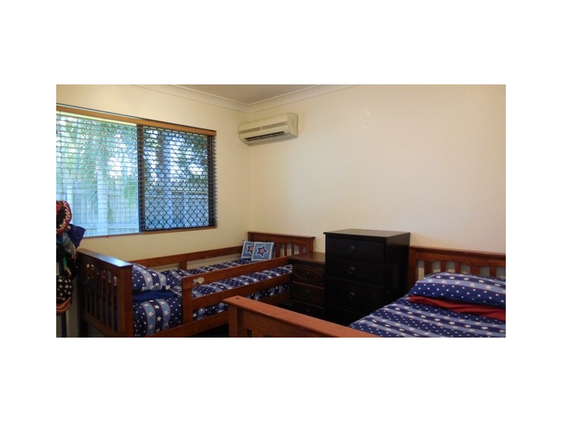 8 Sir Griffith Way, Rural View QLD 4740